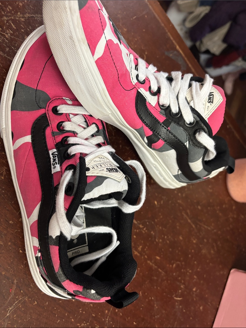 Men’s pro skater pink camo vans 6 ultra cushion excellent sneaker kyle walker